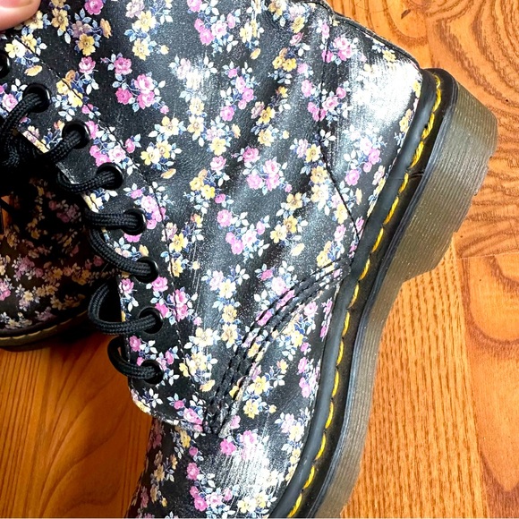 SOLD - DO NOT PURCHASE - Dr. Martens Boots - Picture 4 of 6